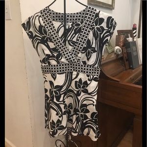 🌼3/$30🌼 WHBM Shiny Black/White Blouse Size Small